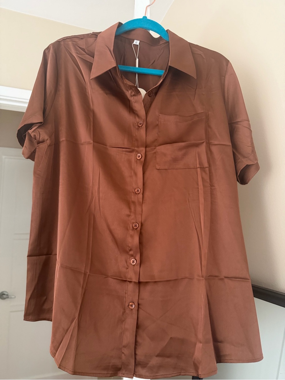 Button-Front Short Sleeve Shirt in Rich Brown